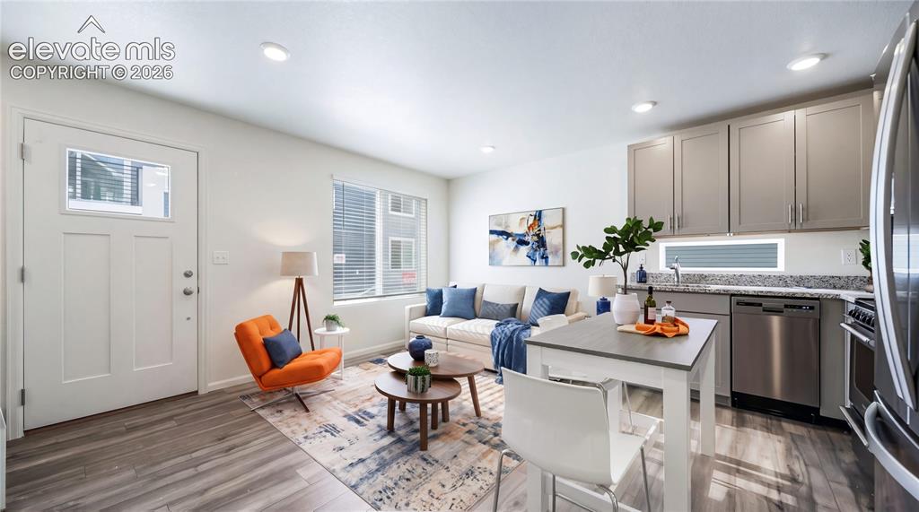 Image 5 of 24: *Photos of a model home*