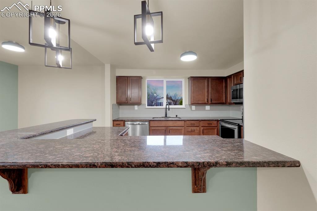 Image 12 of 27: Kitchen