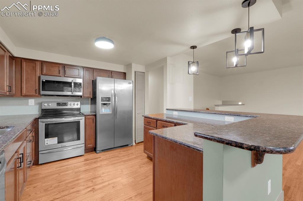 Image 15 of 27: Kitchen