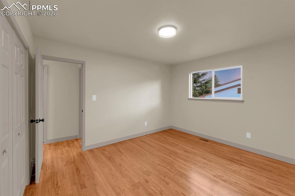 Image 17 of 27: Bedroom