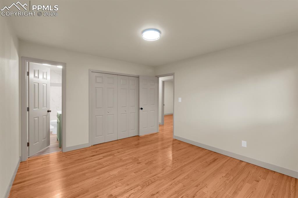 Image 19 of 27: Bedroom