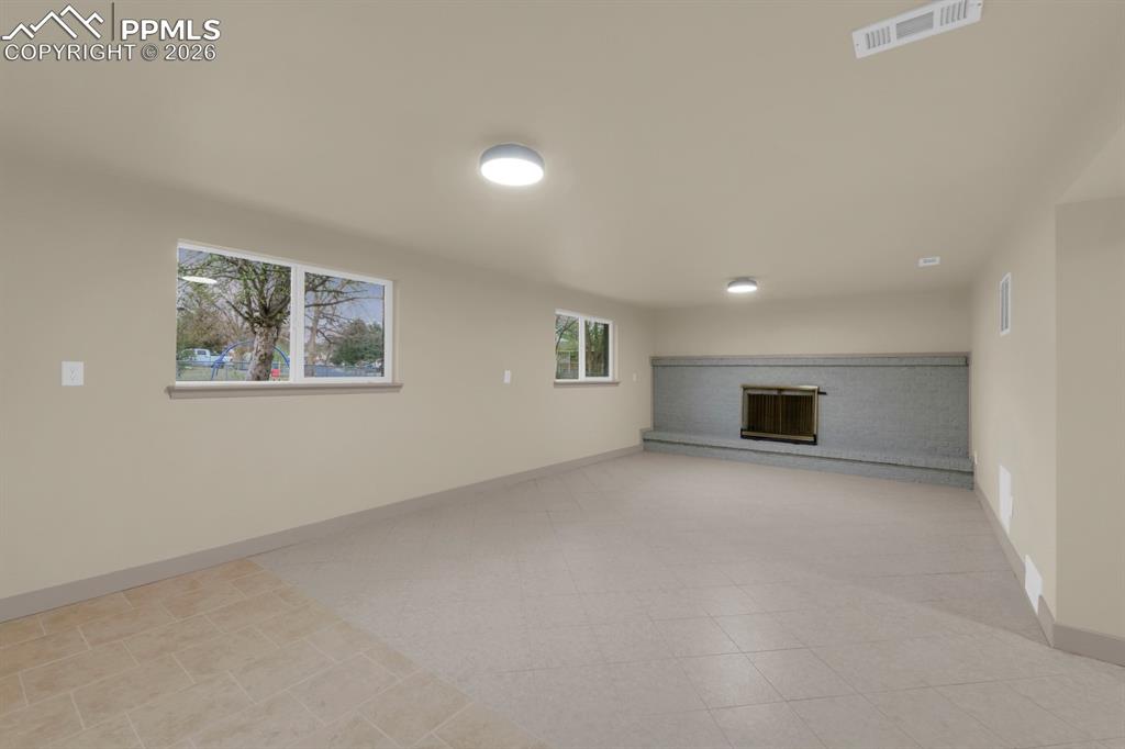 Image 22 of 27: Living Room