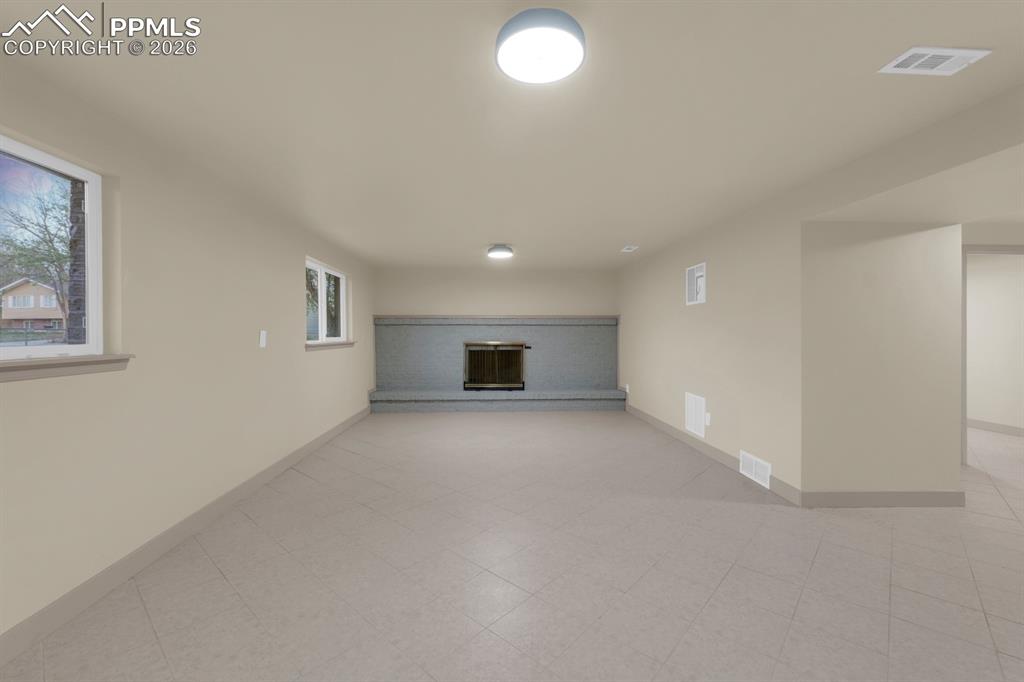 Image 23 of 27: Living Room