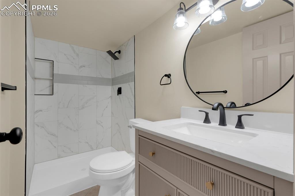 Image 24 of 27: Bathroom