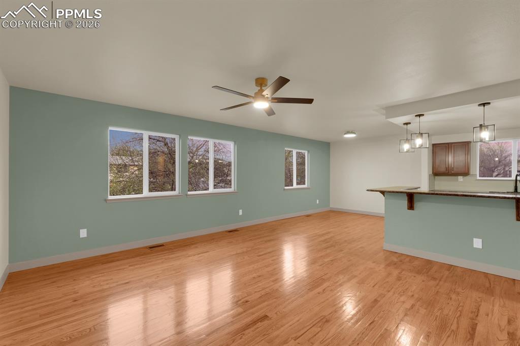 Image 8 of 27: Living Room