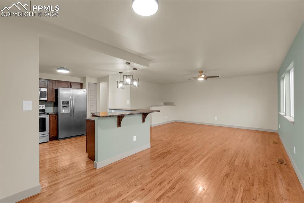 Image 9 of 27: Kitchen