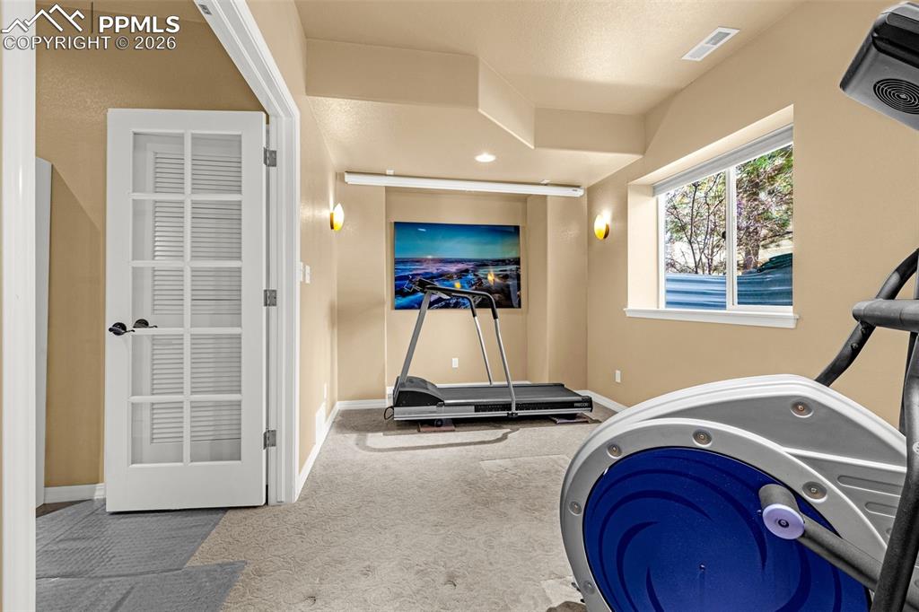 Image 33 of 47: Flex Room