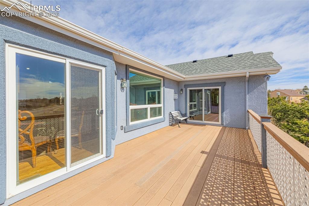 Image 35 of 47: Deck