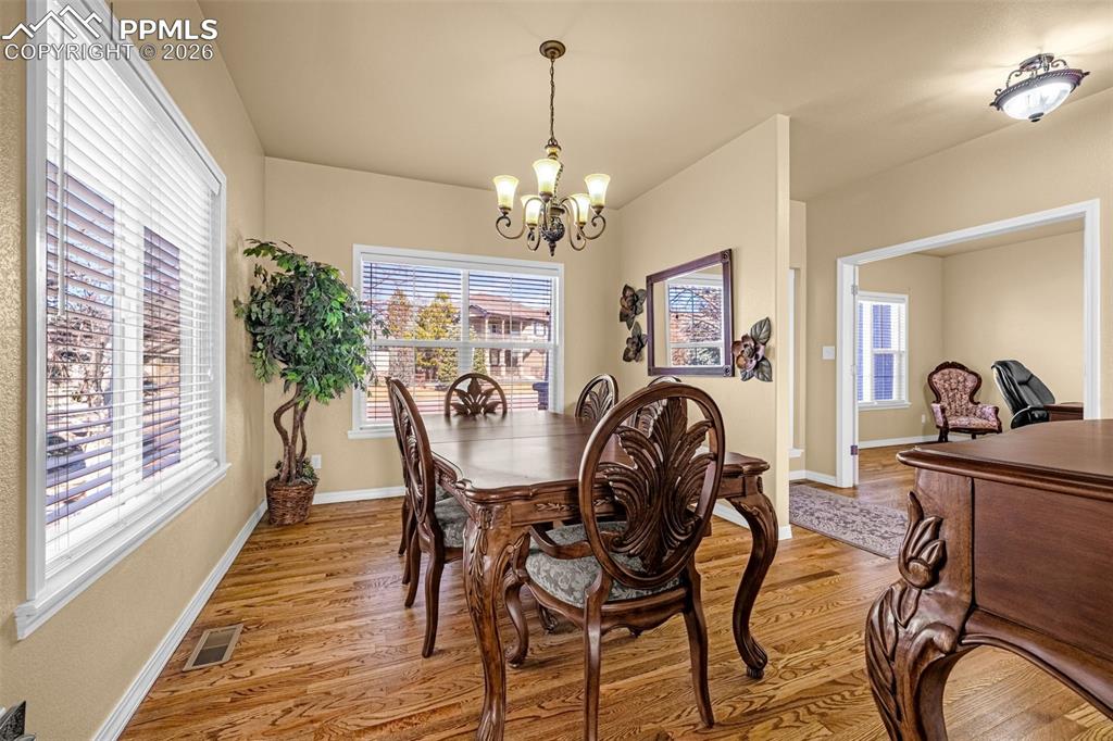 Image 6 of 47: Dining Area