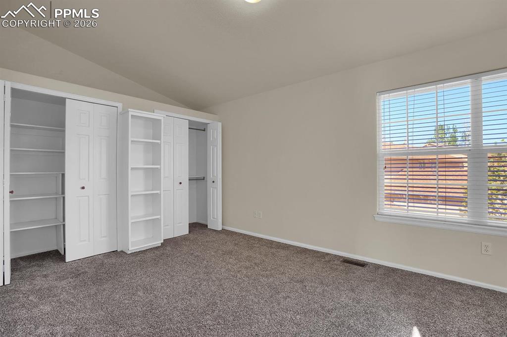 Image 15 of 26: Bedroom