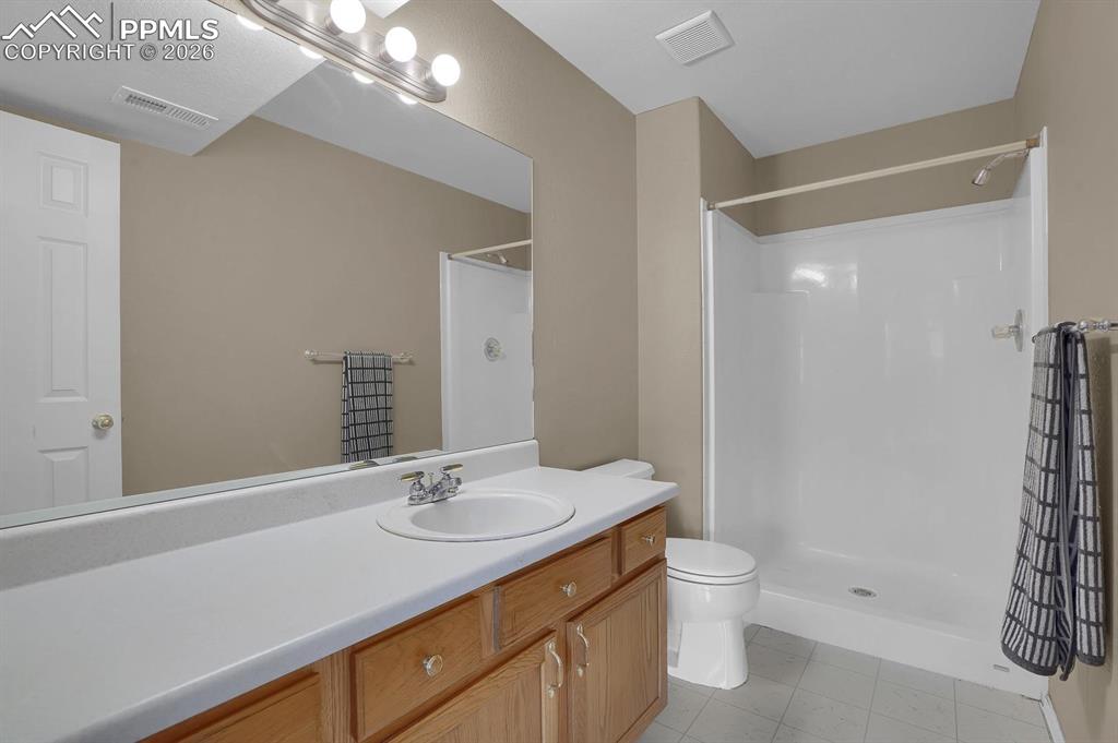 Image 21 of 26: Bathroom