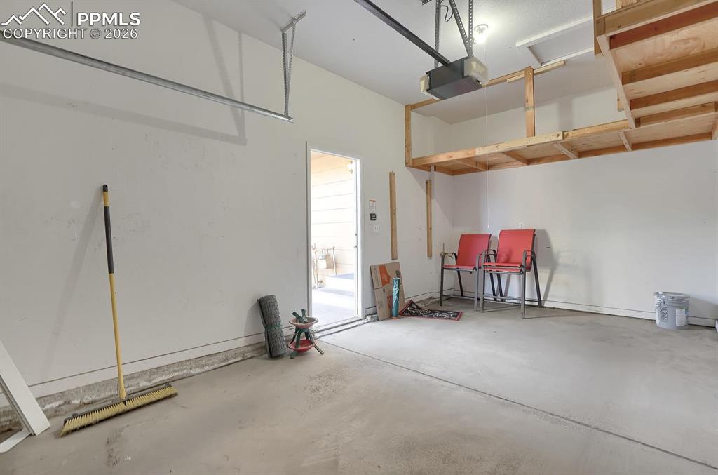 Image 22 of 26: Garage