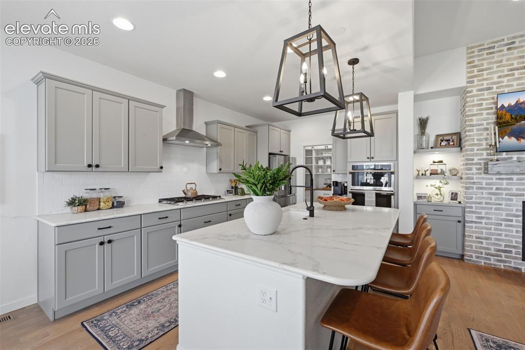 Image 10 of 45: Kitchen