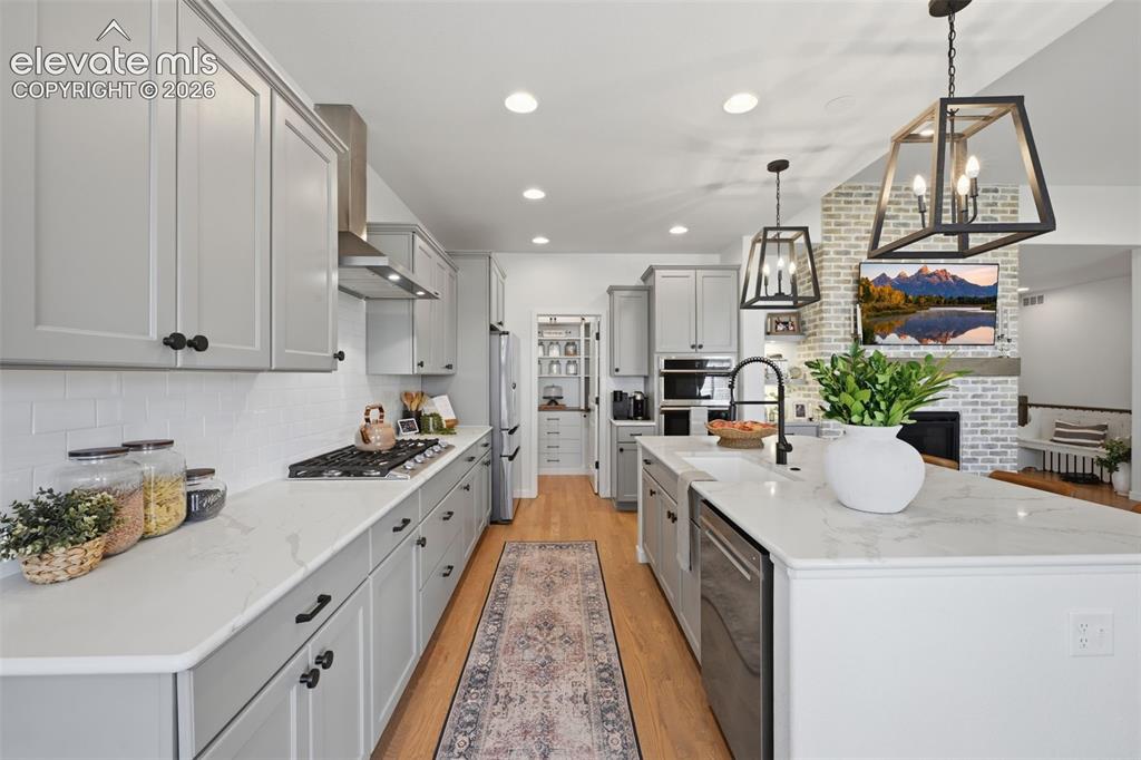 Image 11 of 45: Kitchen