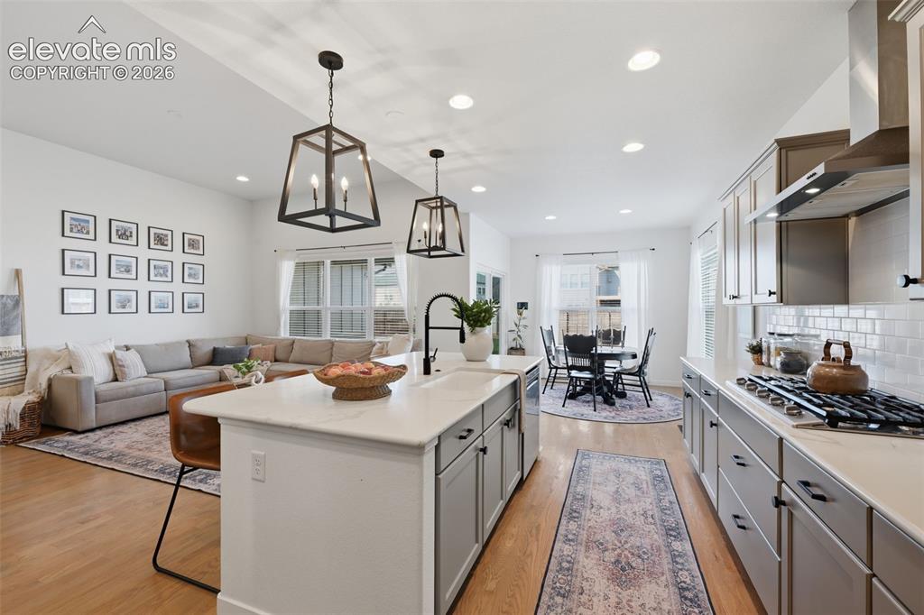 Image 12 of 45: Kitchen