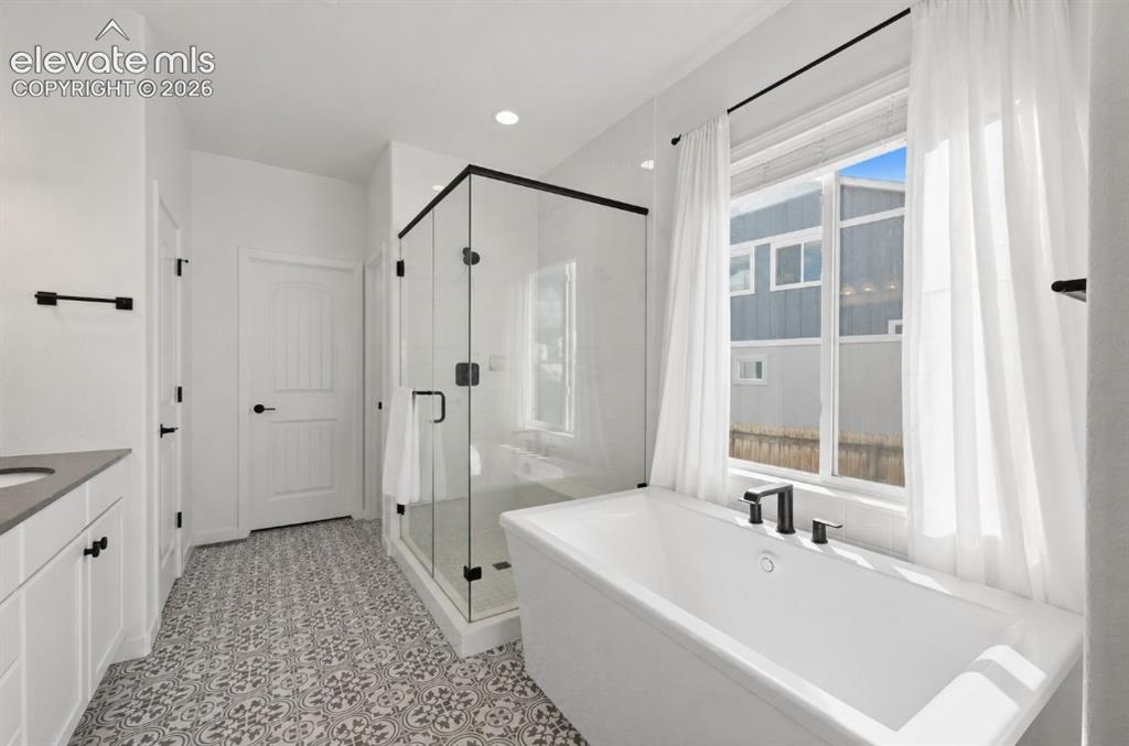 Image 18 of 45: Bathroom