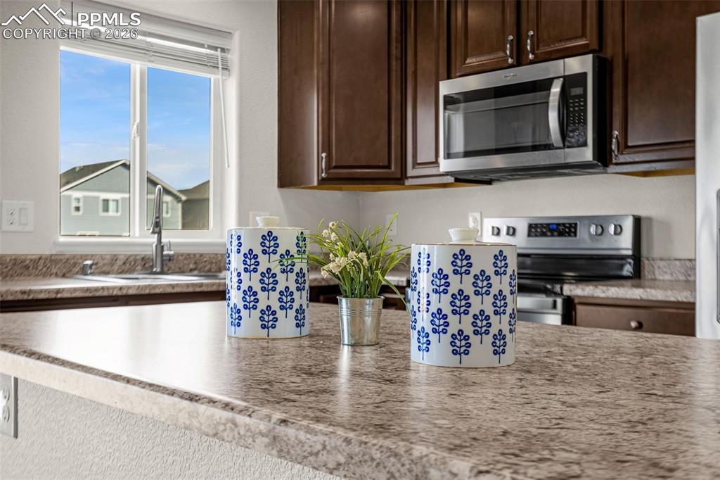 Image 11 of 38: Kitchen