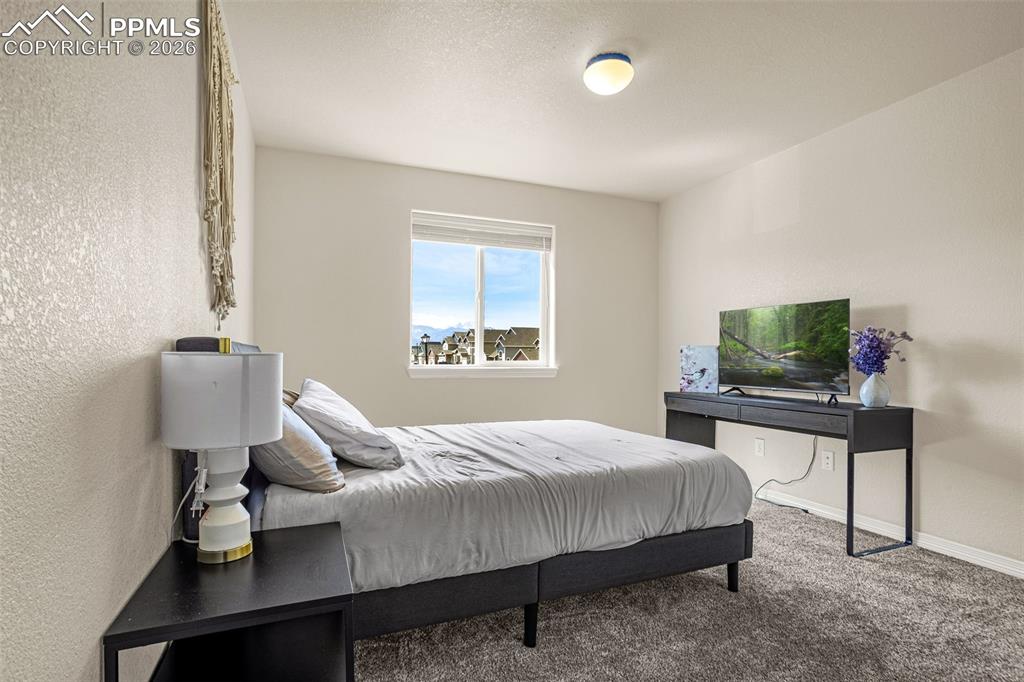 Image 15 of 38: Bedroom