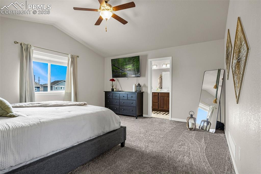 Image 19 of 38: Bedroom