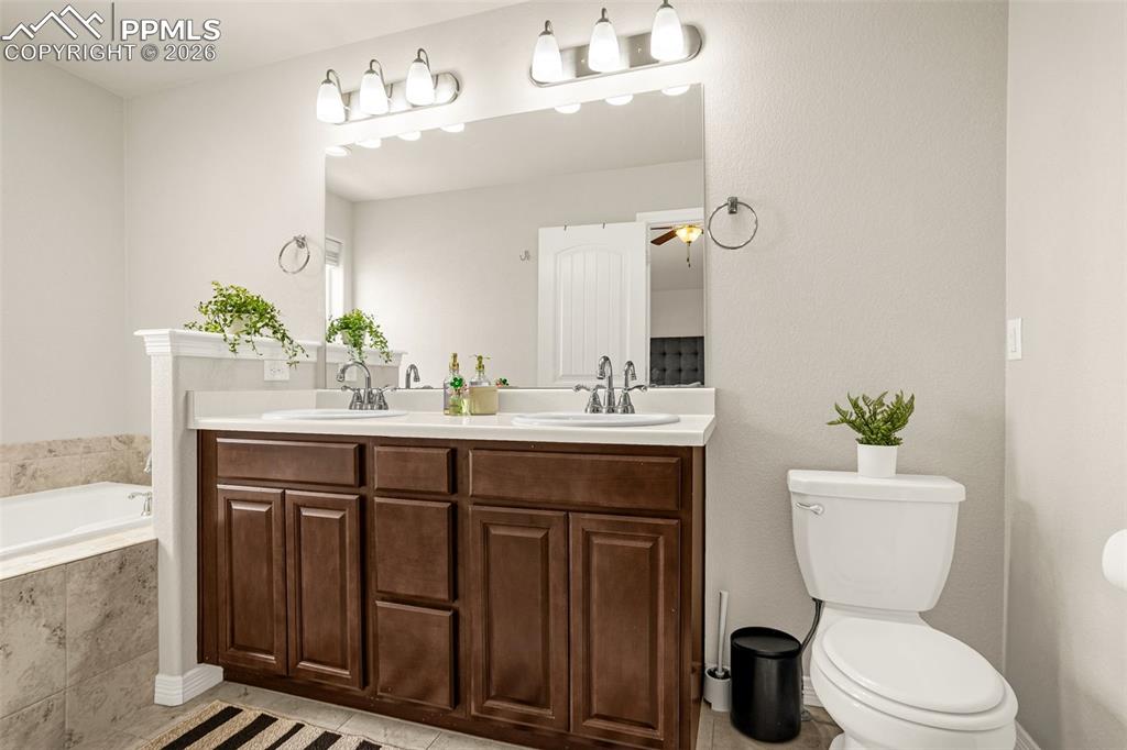 Image 24 of 38: Bathroom