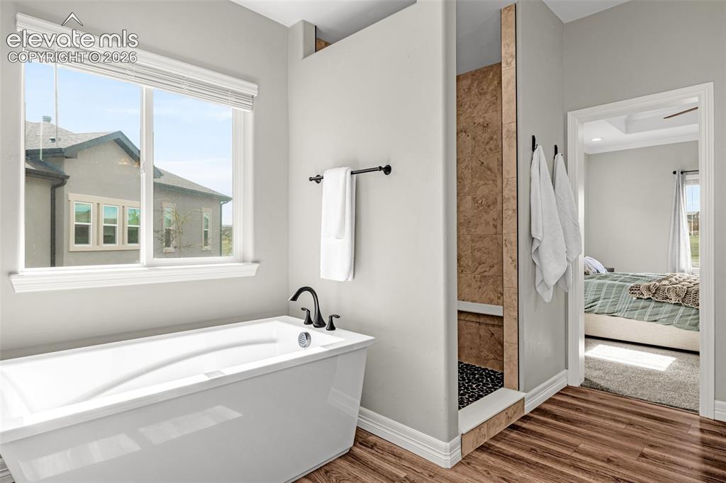 Image 18 of 50: Bathroom