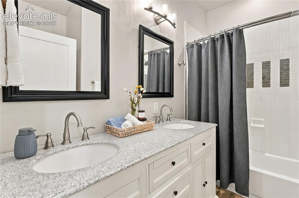 Image 18 of 50: Bathroom #2 with dual vanities.