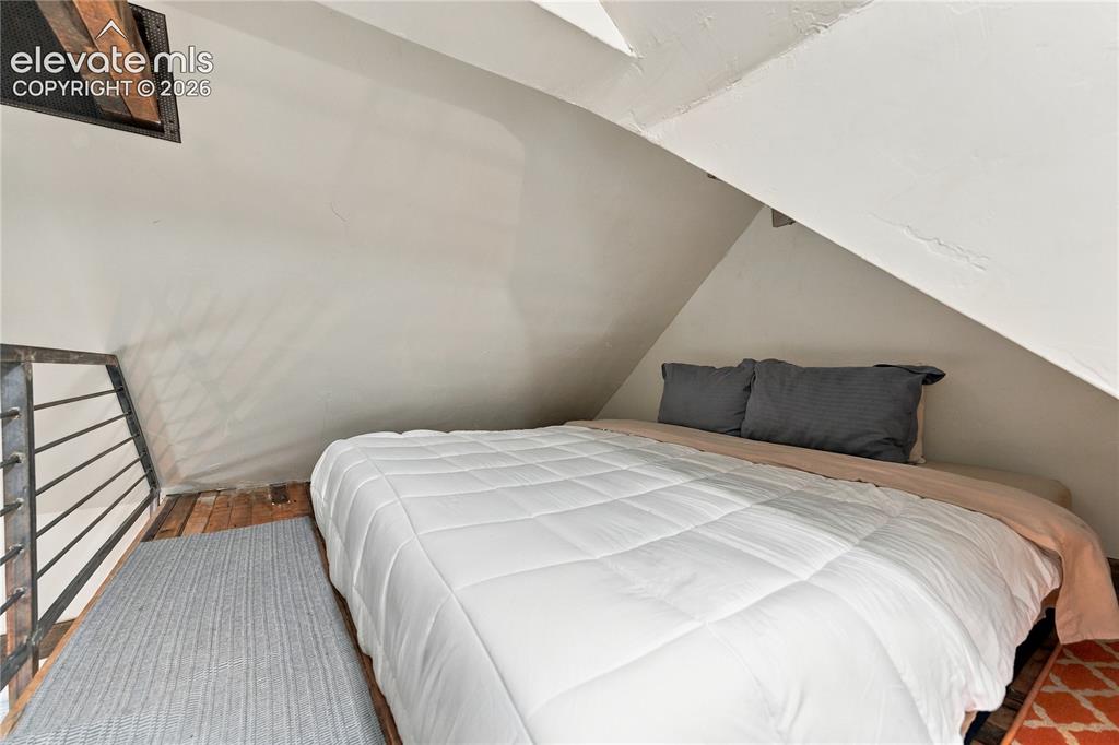 Image 42 of 50: Bonus loft area. 