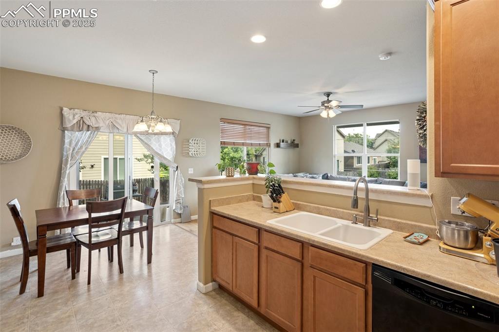 Image 12 of 36: Kitchen