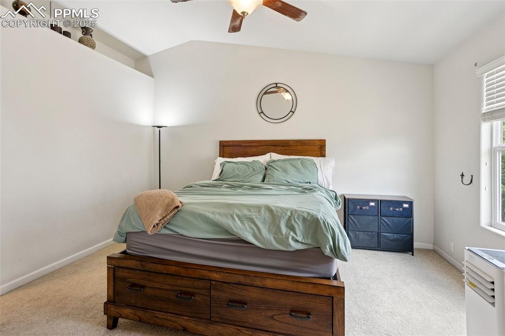 Image 16 of 36: Bedroom
