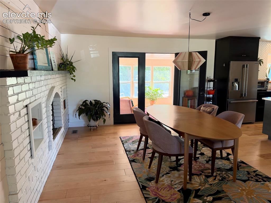 Image 14 of 41: Dining Area