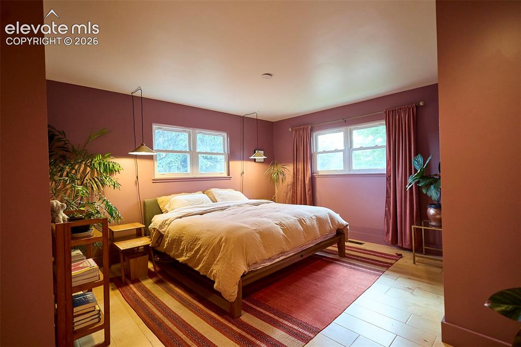 Image 19 of 41: Master Bedroom