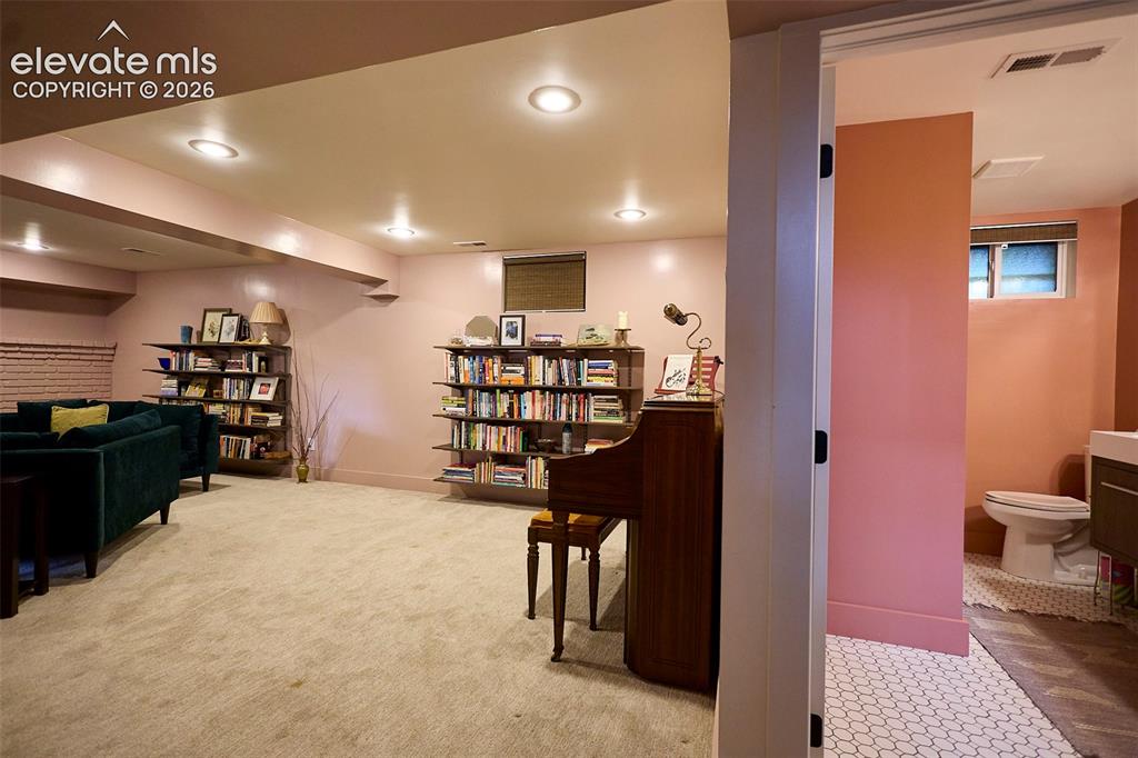 Image 25 of 41: Family Room