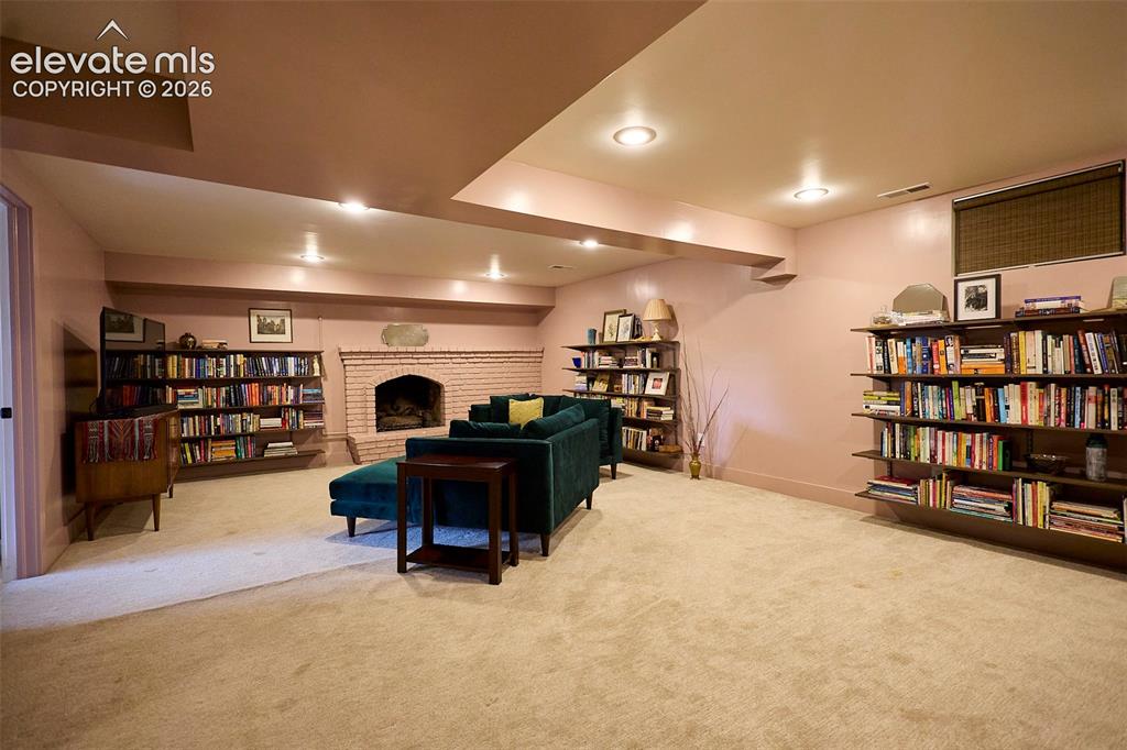 Image 26 of 41: Family Room