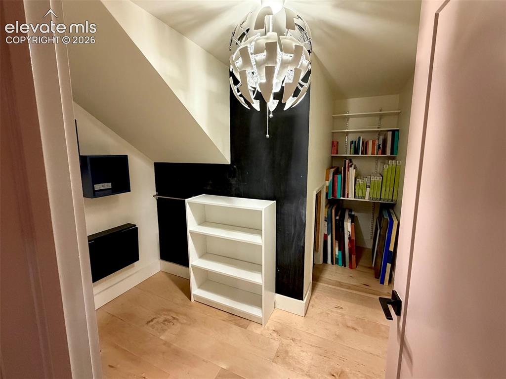 Image 31 of 41: Bonus Room