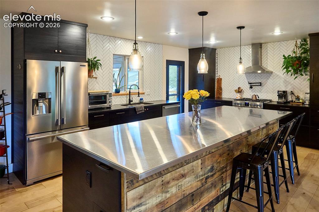 Image 9 of 41: Kitchen