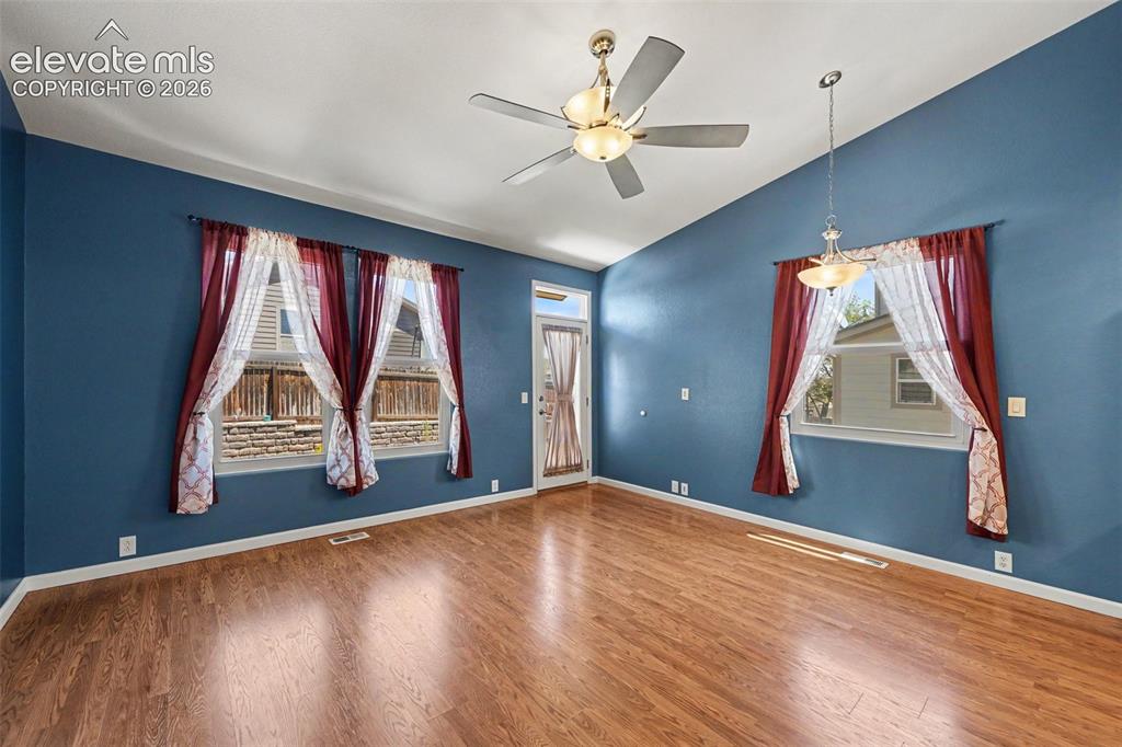 Image 4 of 20: Living Room
