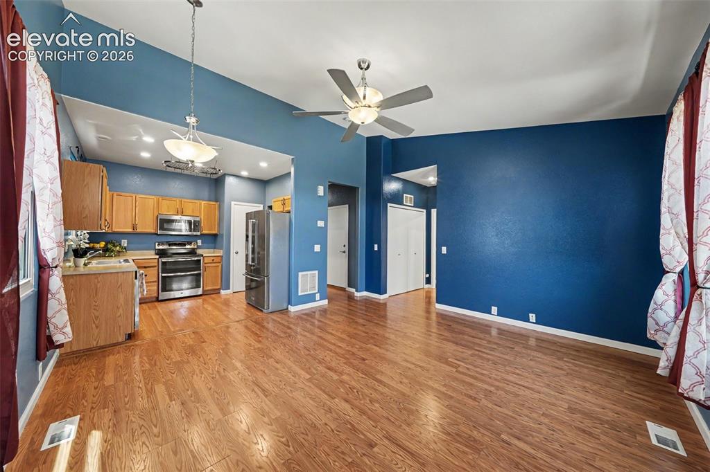 Image 7 of 20: Living Room