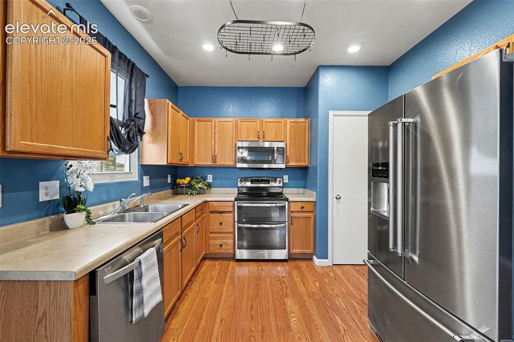 Image 8 of 20: Kitchen