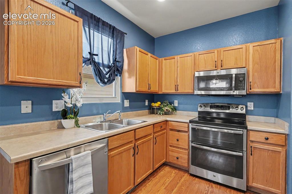 Image 9 of 20: Kitchen