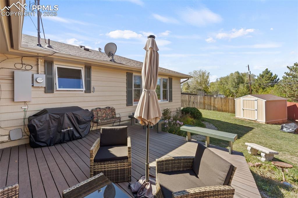 Image 30 of 50: Deck