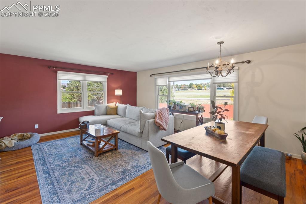 Image 7 of 50: Dining Area