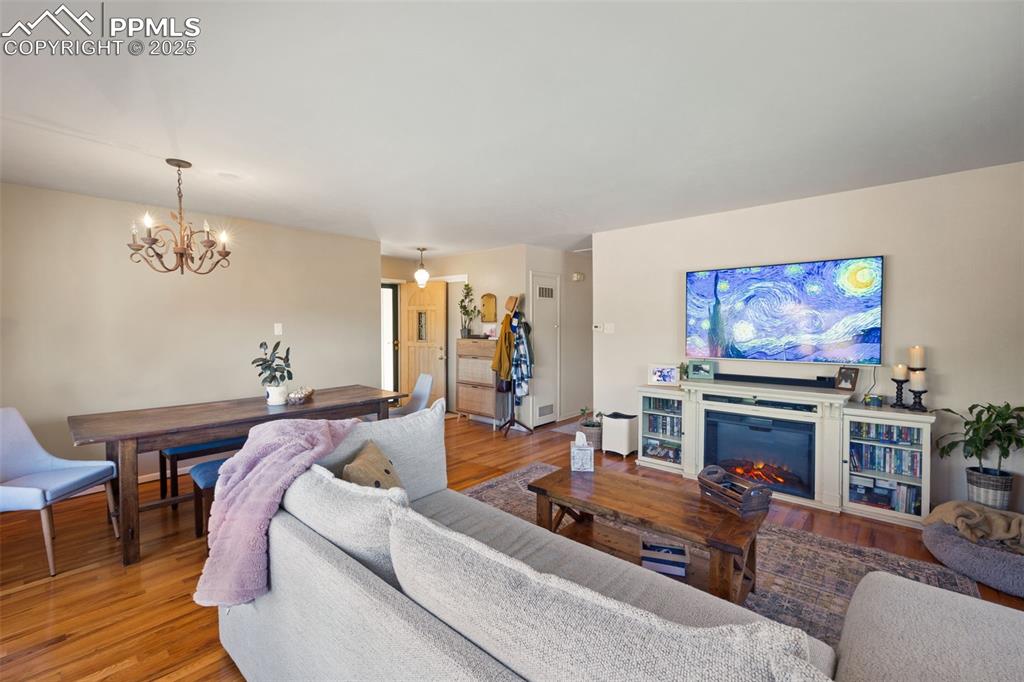 Image 9 of 50: Living Room