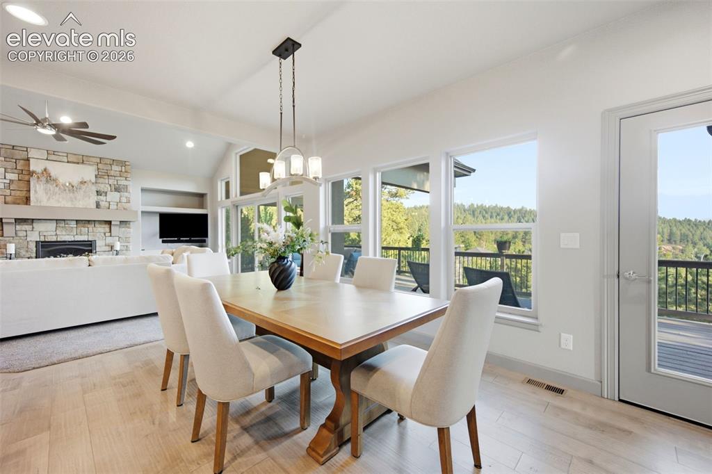 Image 12 of 50: Dining Area