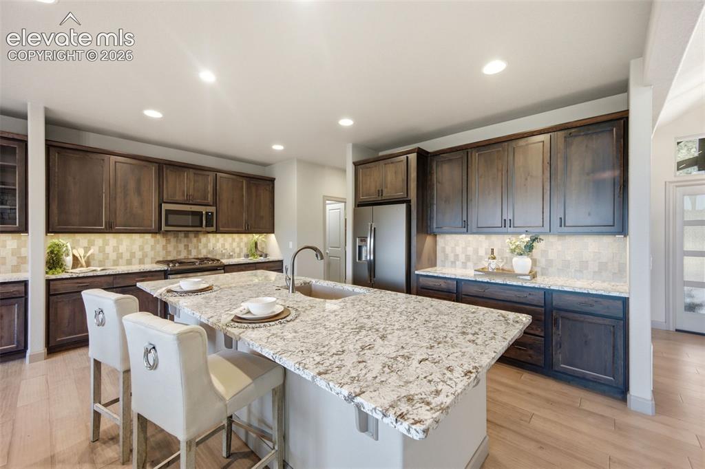 Image 14 of 50: Kitchen