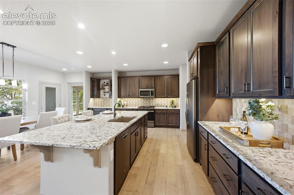 Image 15 of 50: Kitchen
