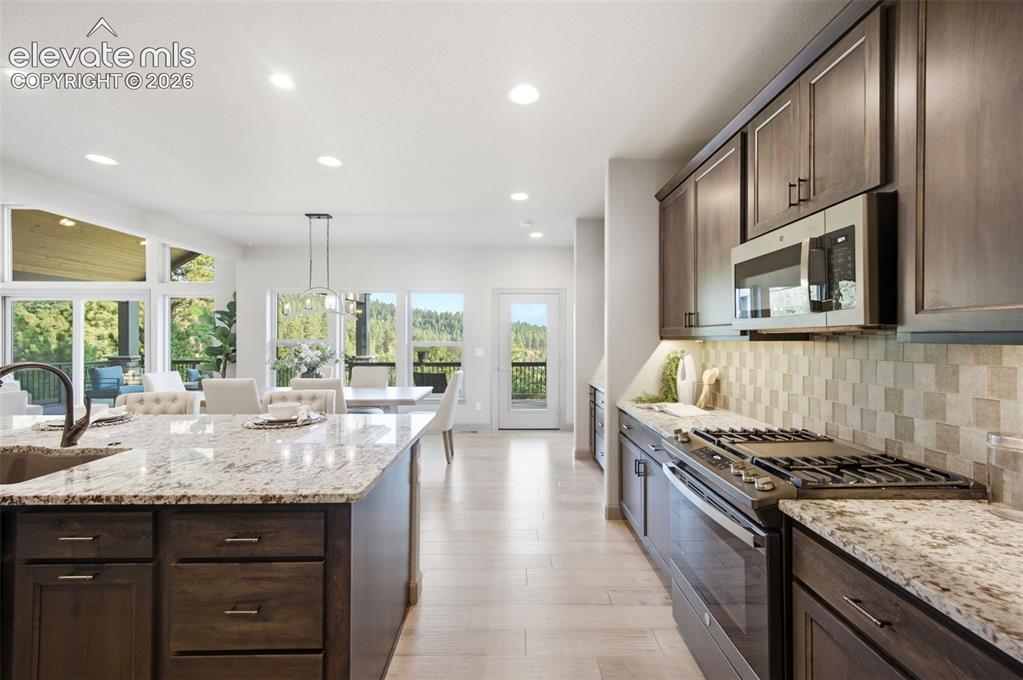 Image 16 of 50: Kitchen