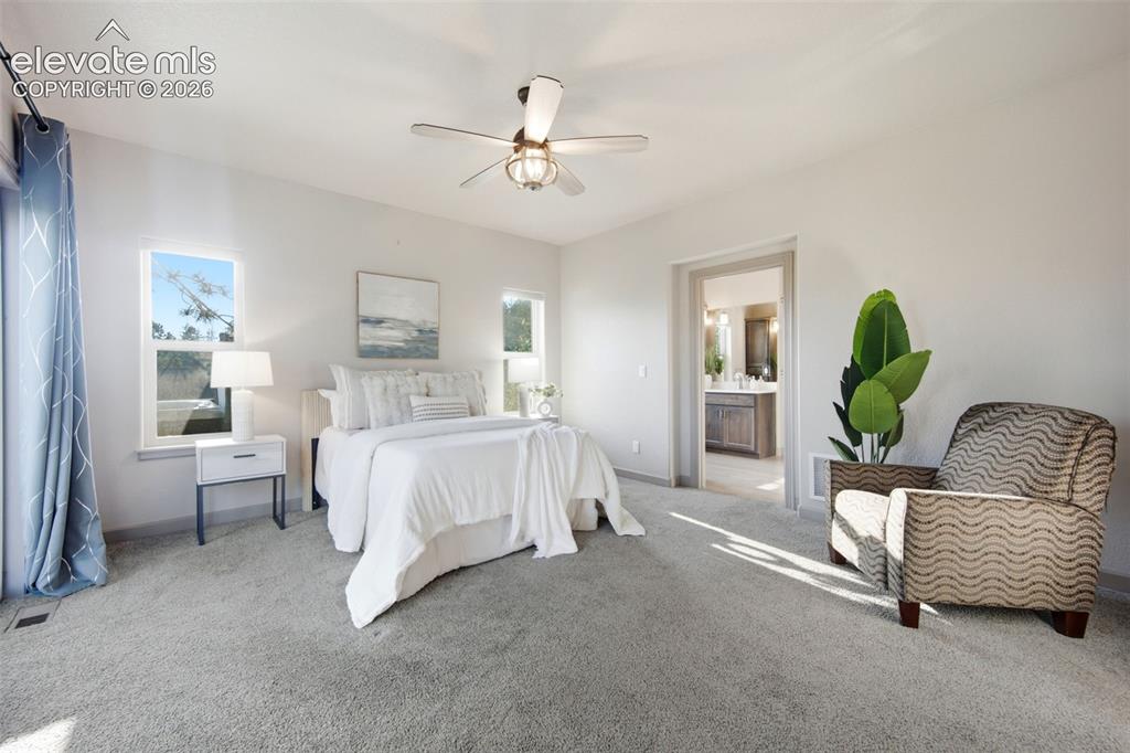 Image 19 of 50: Bedroom