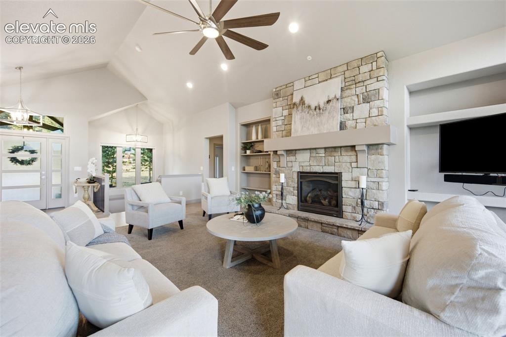 Image 8 of 50: Living Room