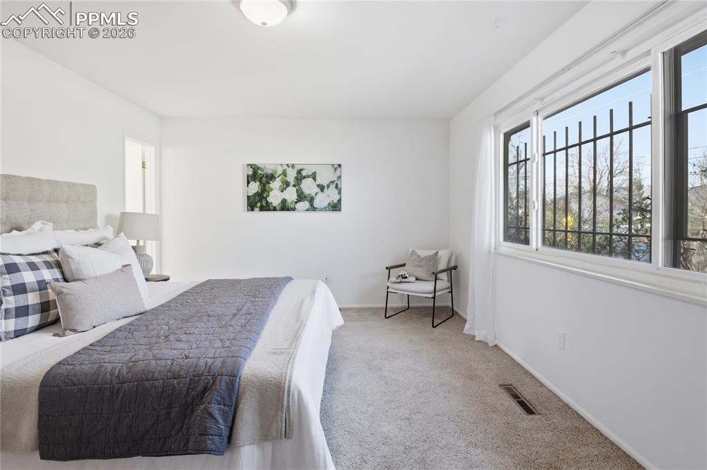 Image 17 of 41: Bedroom