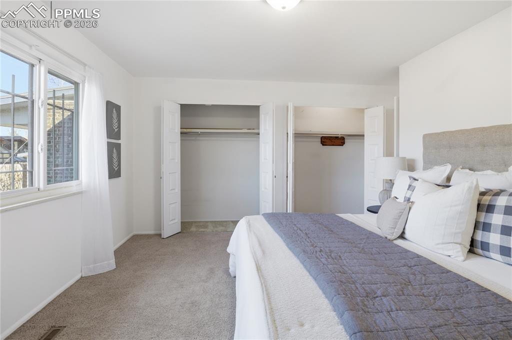 Image 18 of 41: Bedroom